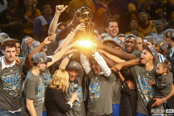 nba2015勇士十佳球 回顾勇士队2015年的十佳进球-第2张图片-www.211178.com_果博福布斯